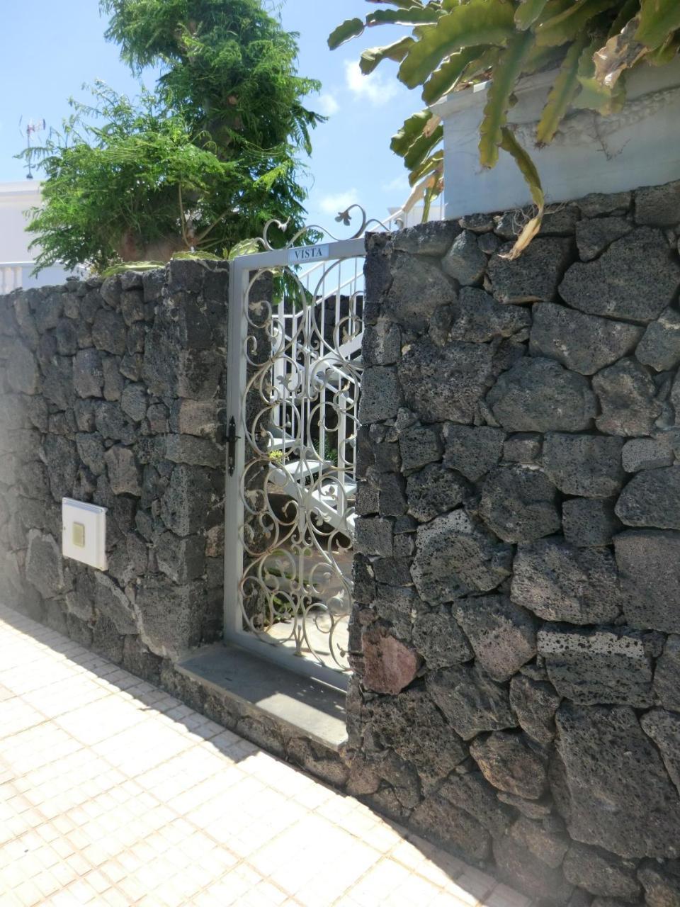 Apartments Gina Y Vista Oceano Puerto del Carmen  Exterior photo